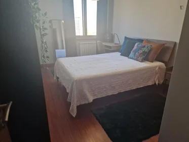 Quarto privado em Av. Congresso Oposição Democrática, 3800 Aveiro, Portugal, imagem 11 de 21