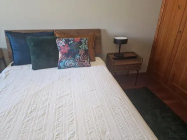 Quarto privado em Av. Congresso Oposição Democrática, 3800 Aveiro, Portugal, imagem 14 de 21