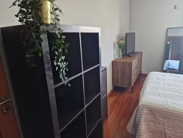 Quarto privado em Av. Congresso Oposição Democrática, 3800 Aveiro, Portugal, imagem 3 de 21