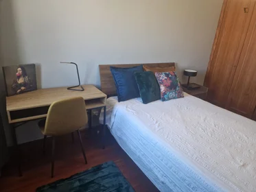 Quarto privado em Av. Congresso Oposição Democrática, 3800 Aveiro, Portugal, imagem 8 de 21