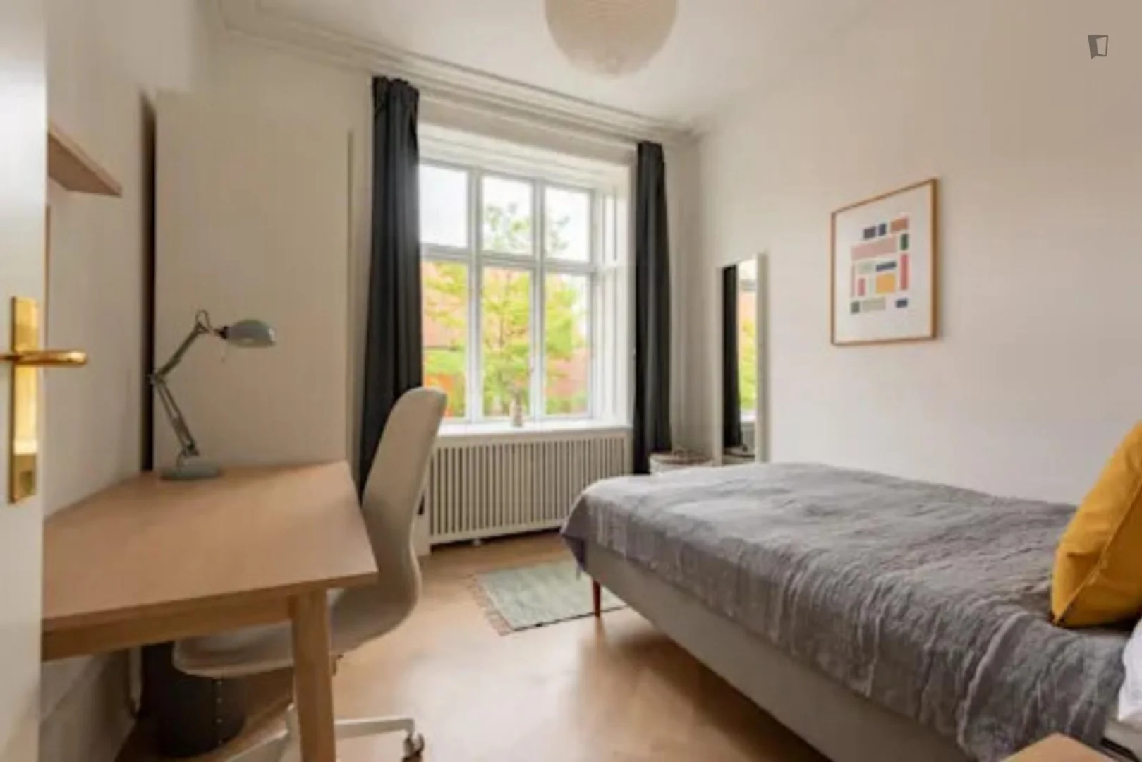 Habitación acogedora para estudiantes disponible en