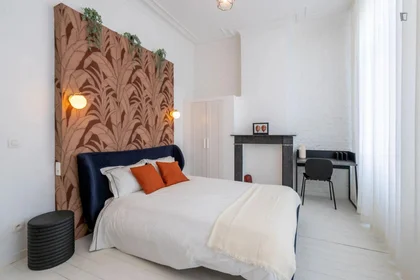 Quarto para alugar num apartamento partilhado em {area}