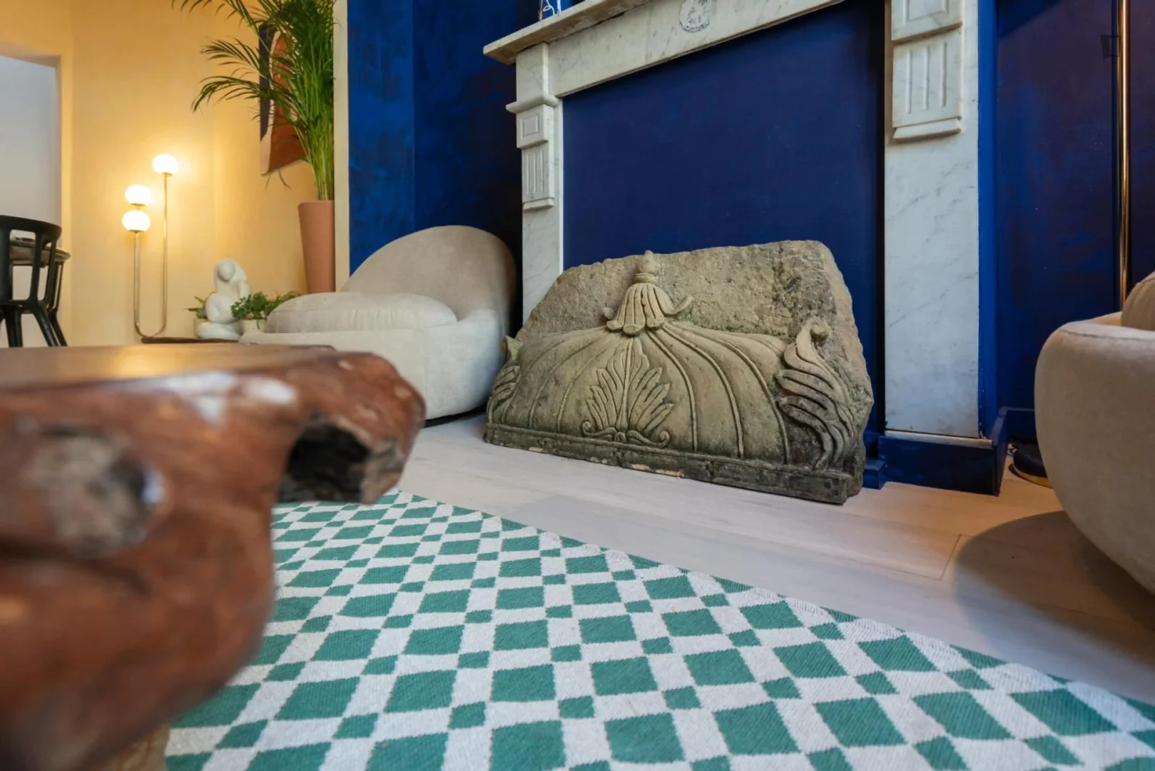 Quarto de estudante luminoso e arejado com acesso fácil à universidade em