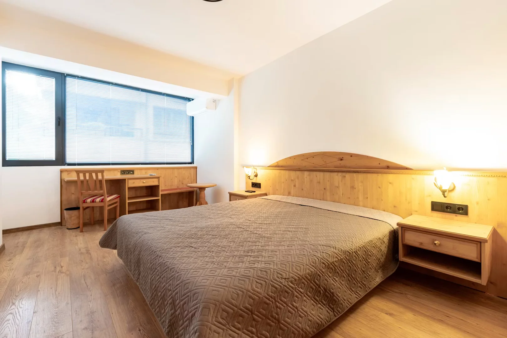 Quarto de estudante confortável e espaçoso em 