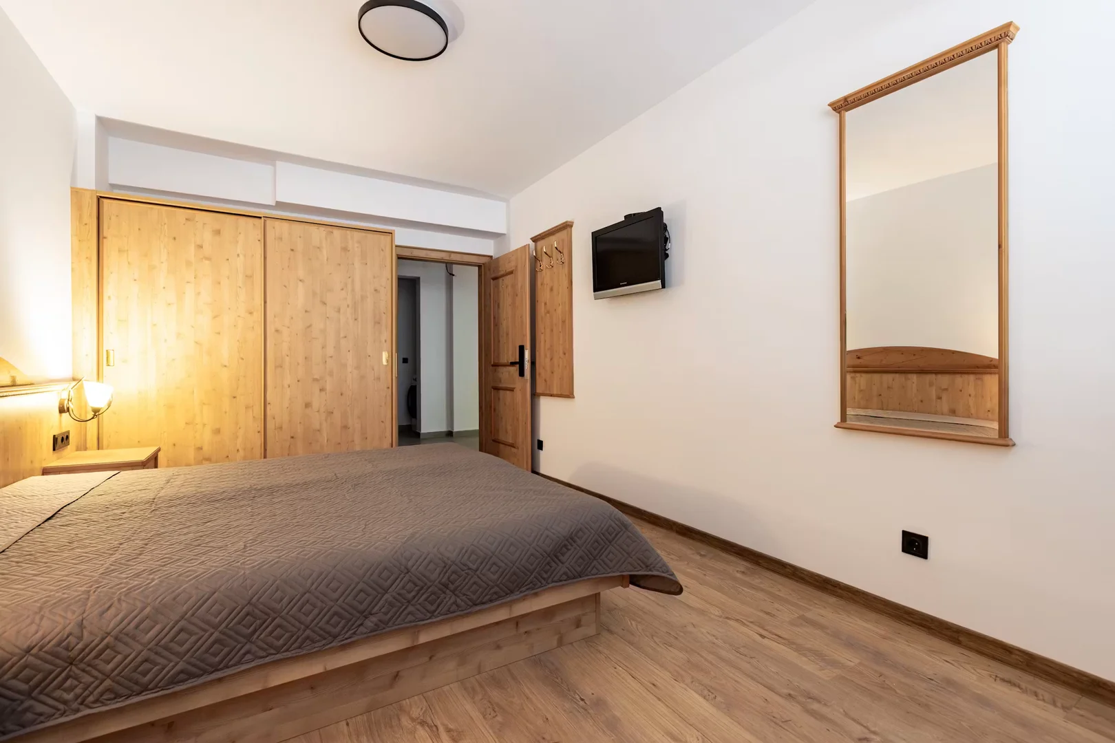 Quarto de estudante económico perto do campus em 
