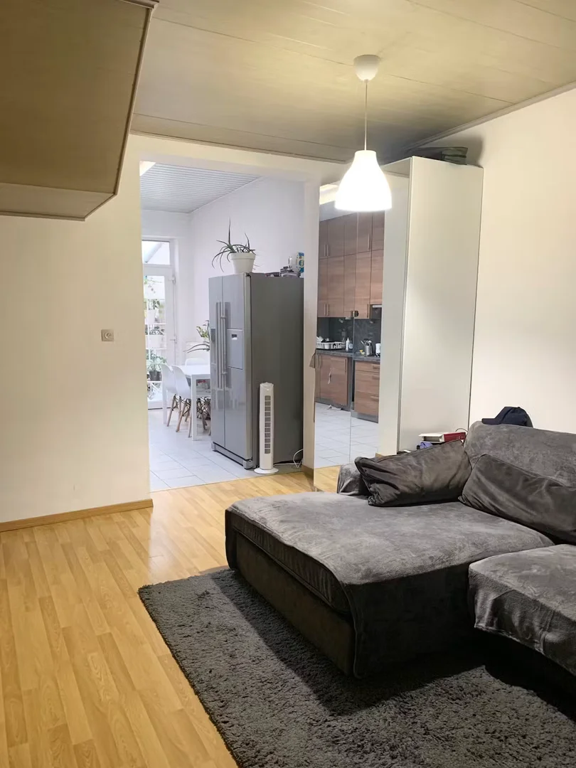 Chambre confortable pour étudiants disponible dans 