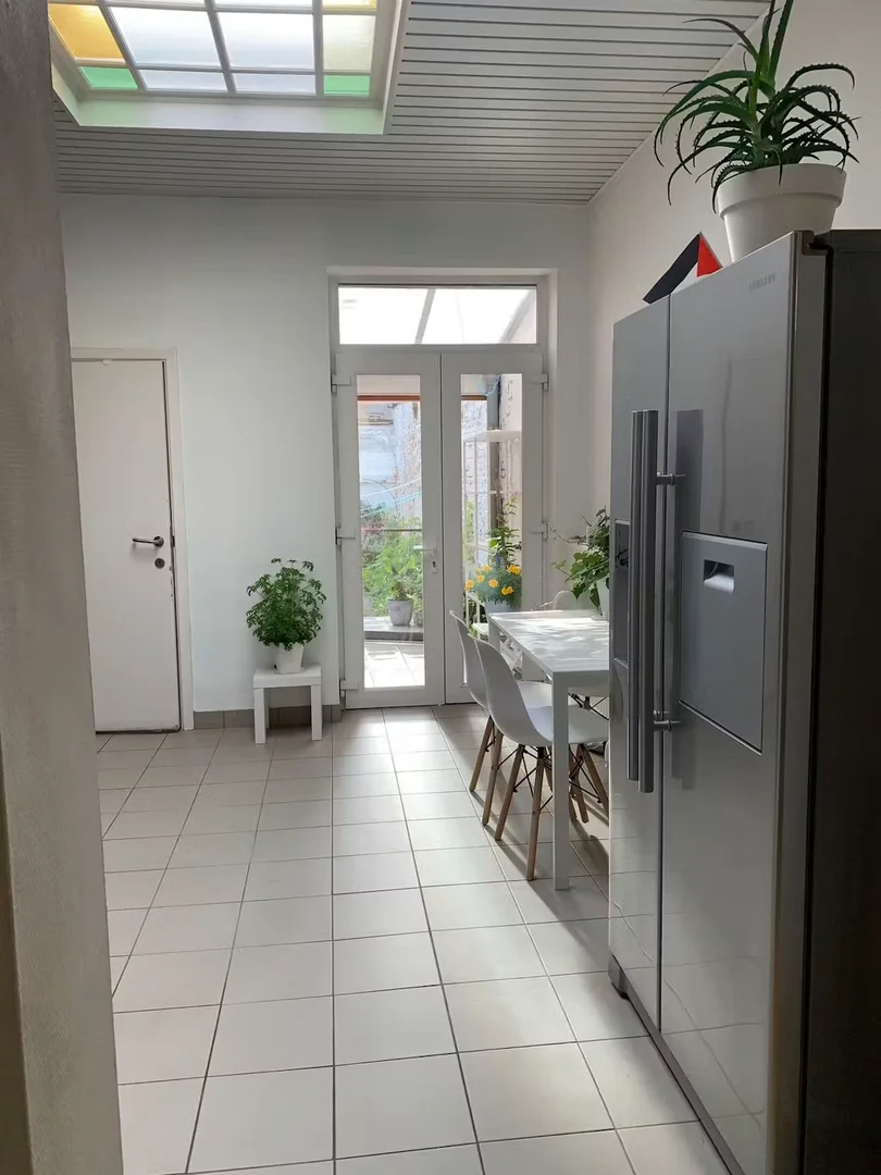 Chambre confortable pour étudiants disponible dans 