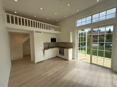 Logement entier à Mickelsbergsvägen, Älvsjö, image 1 de 5