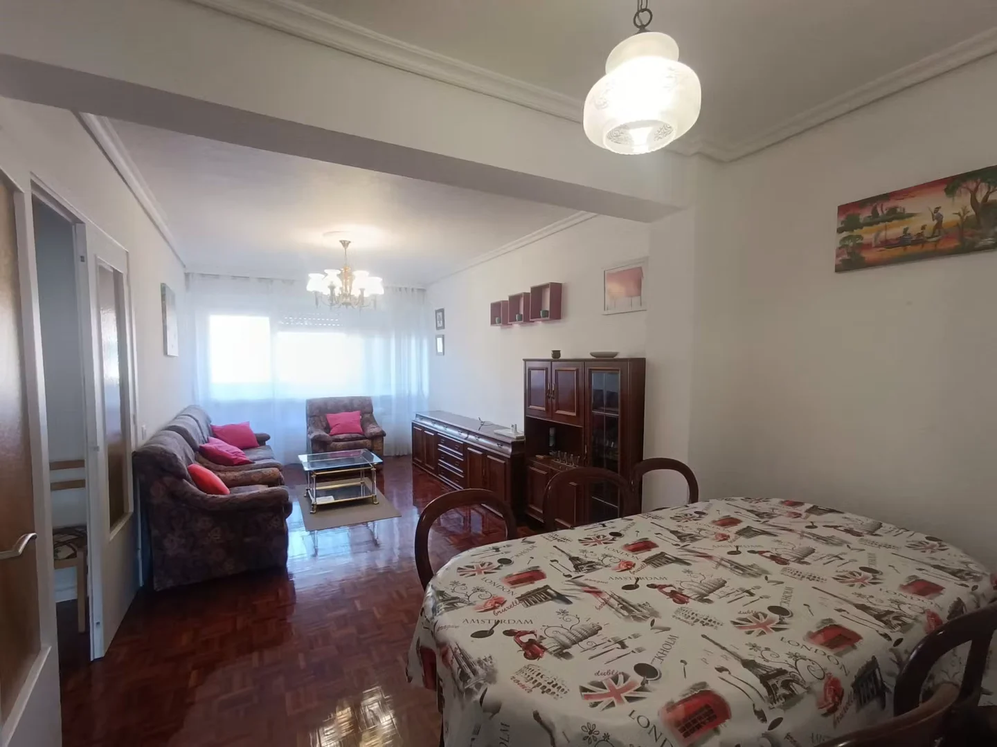 Habitación acogedora para estudiantes disponible en 
