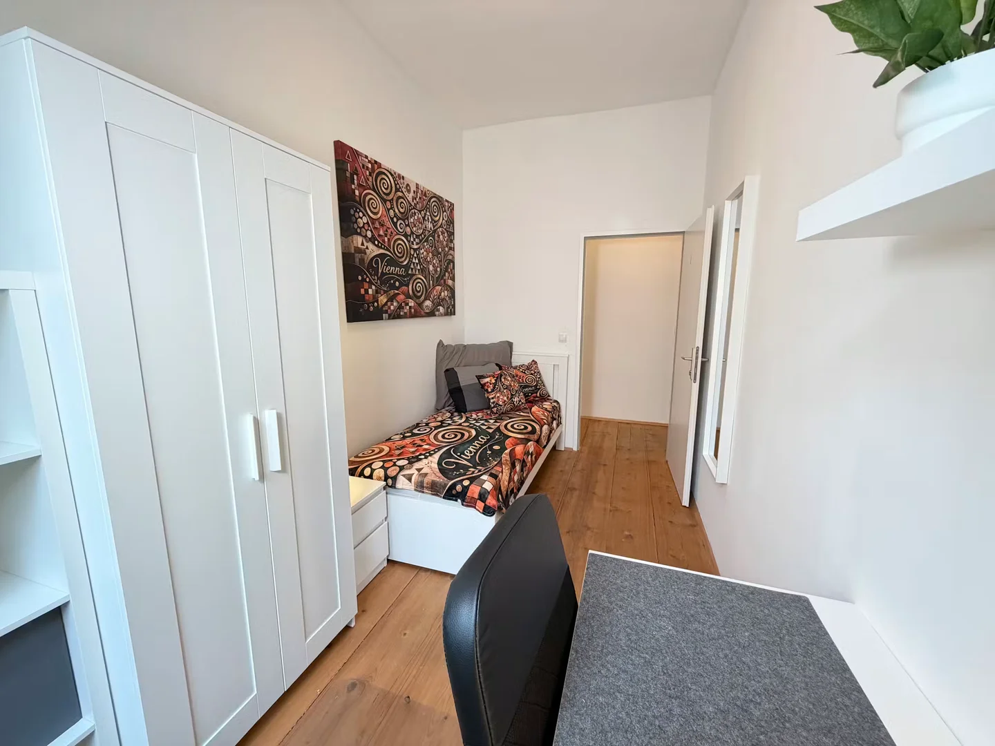 Funktionelles Studentenzimmer perfekt zum Studieren in 