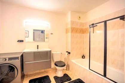 Entire apartment at Rue Jean Jaurès, , image 4 of 7