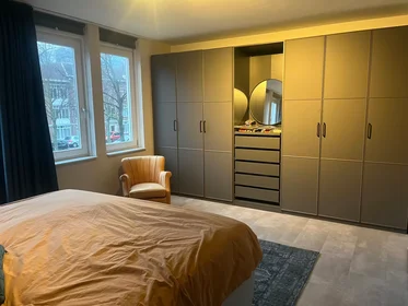 Apartamento inteiro em Boomsluiterskade, Stationsbuurt, imagem 8 de 10
