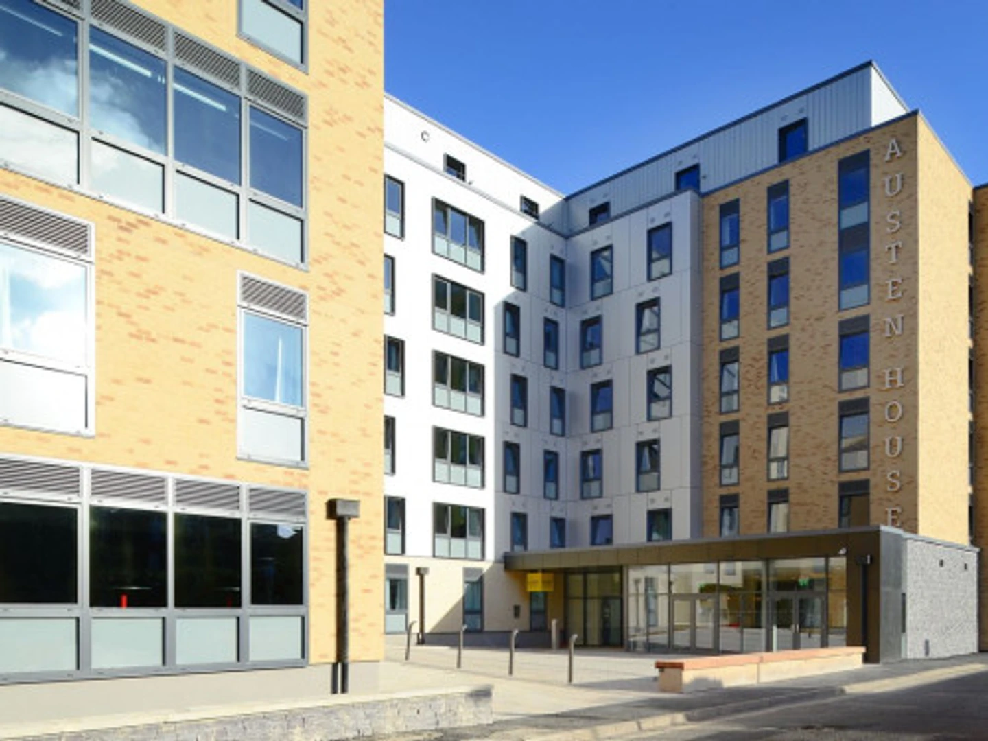 Functional student room perfect for studying in 