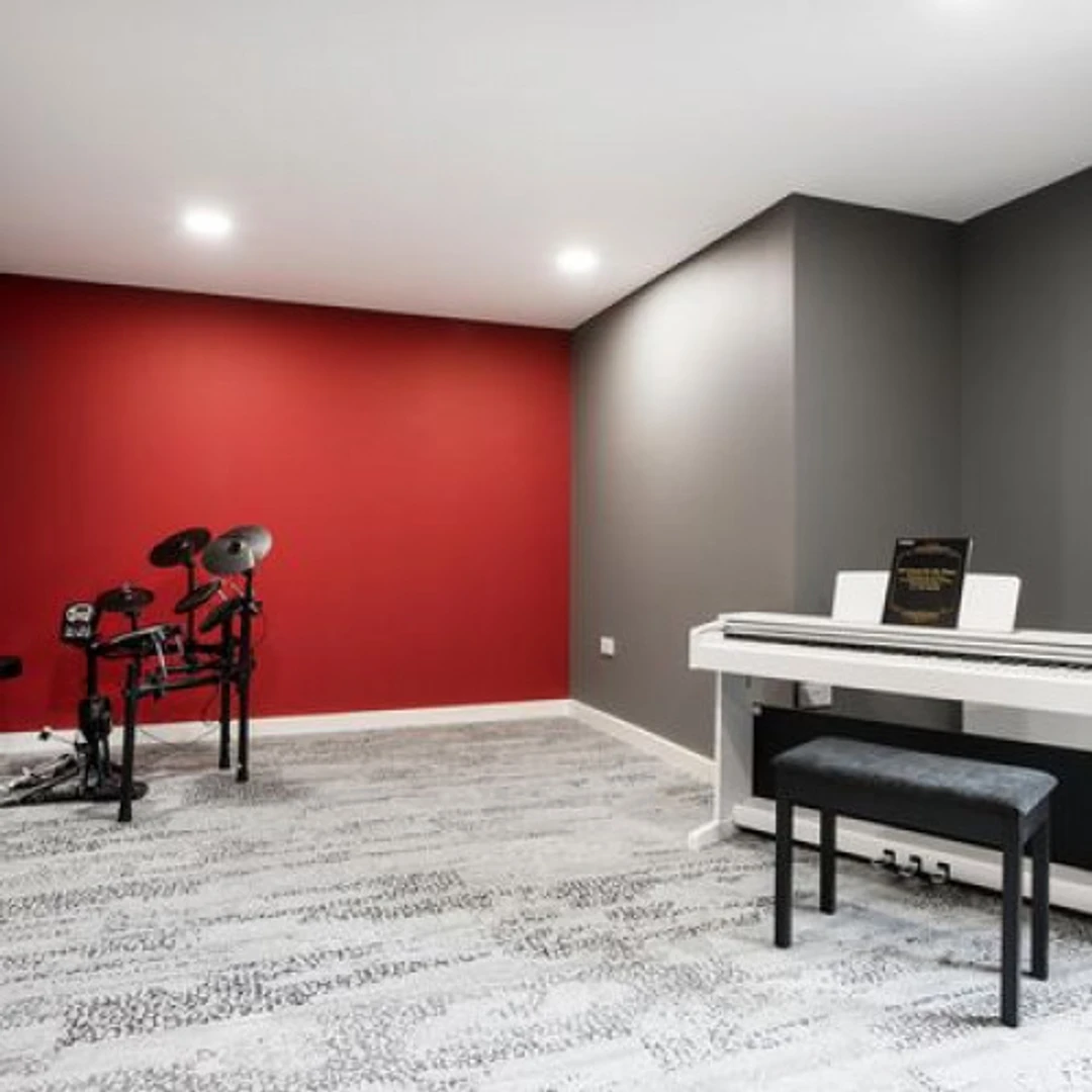 Economical student room with convenient location in 