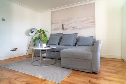 Apartamento inteiro em Edgware Road 444, imagem 1 de 14
