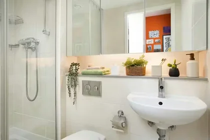 Quarto privado em Adam Street, Cardiff, CF24 2FL, imagem 26 de 33
