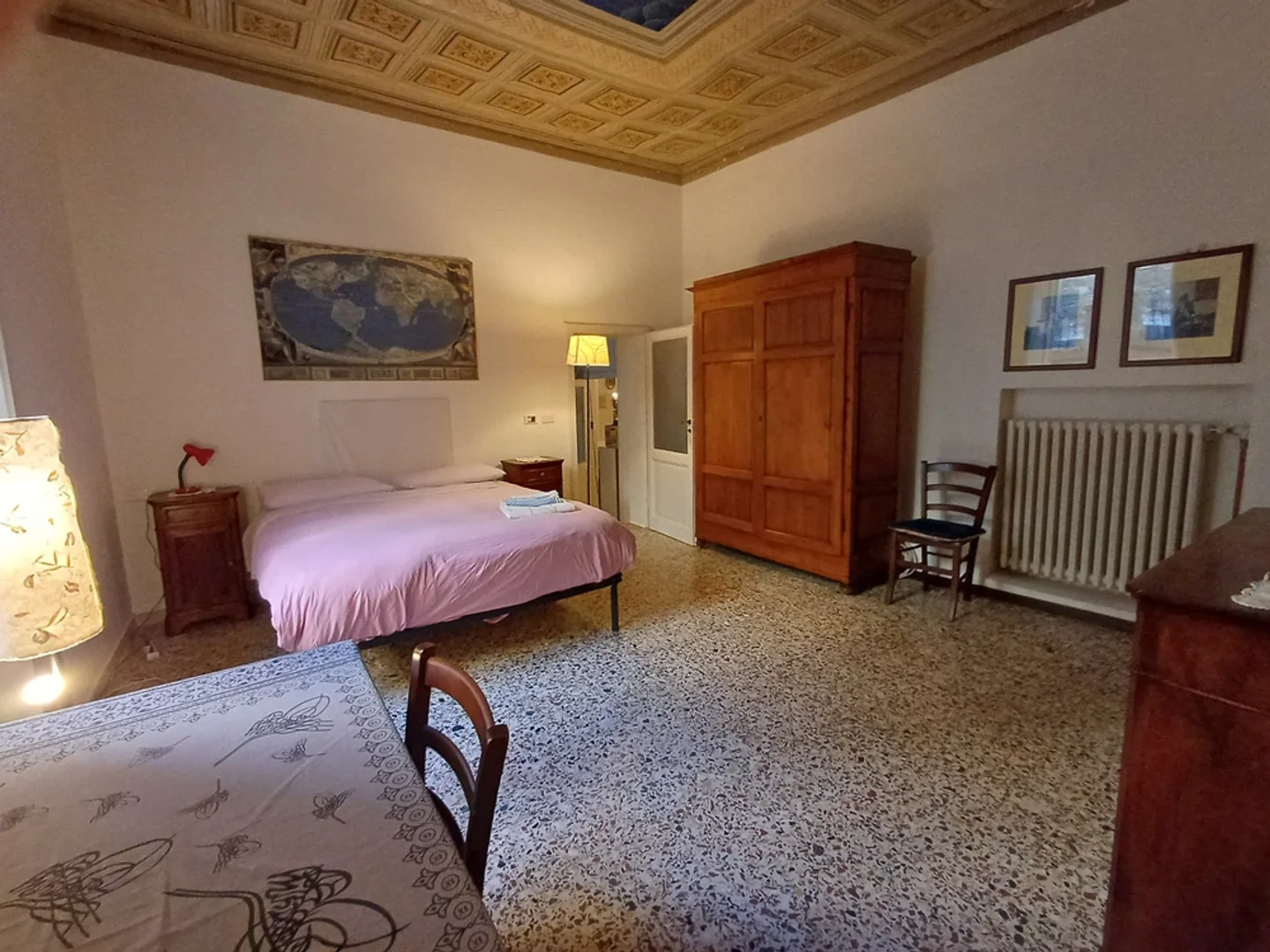 Habitación estudiantil económica cerca del campus en 