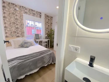 Stanza privata in Av. de Ramón y Cajal, 100, 41005 Sevilla, España, immagine 1 di 33