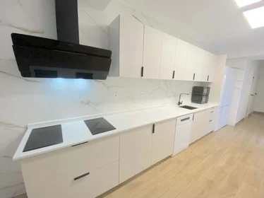 Stanza privata in Av. de Ramón y Cajal, 100, 41005 Sevilla, España, immagine 33 di 33