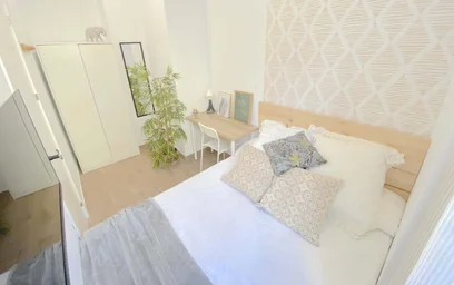 Pokój do wynajęcia z podwójnym łóżkiem w {area}