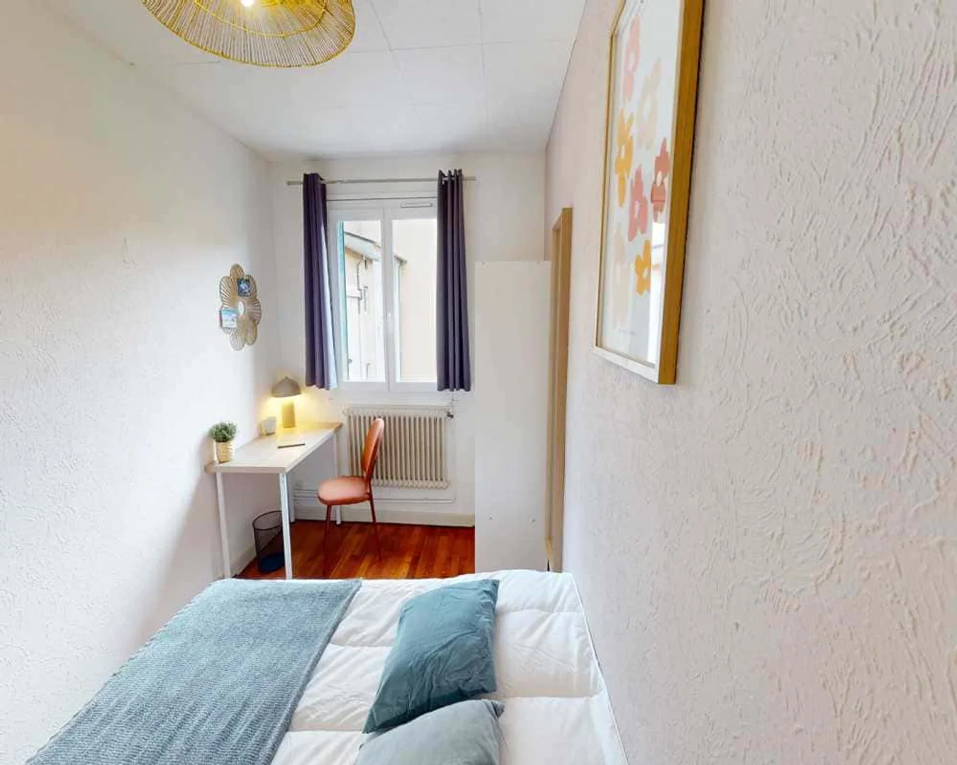 Budget-friendly student room close to campus in 
