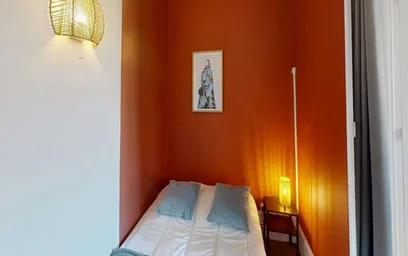 Room for rent with double bed {area}