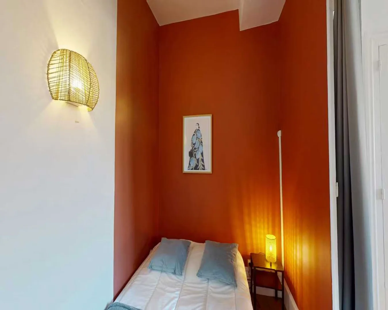 Affordable room for students with ample lighting in 