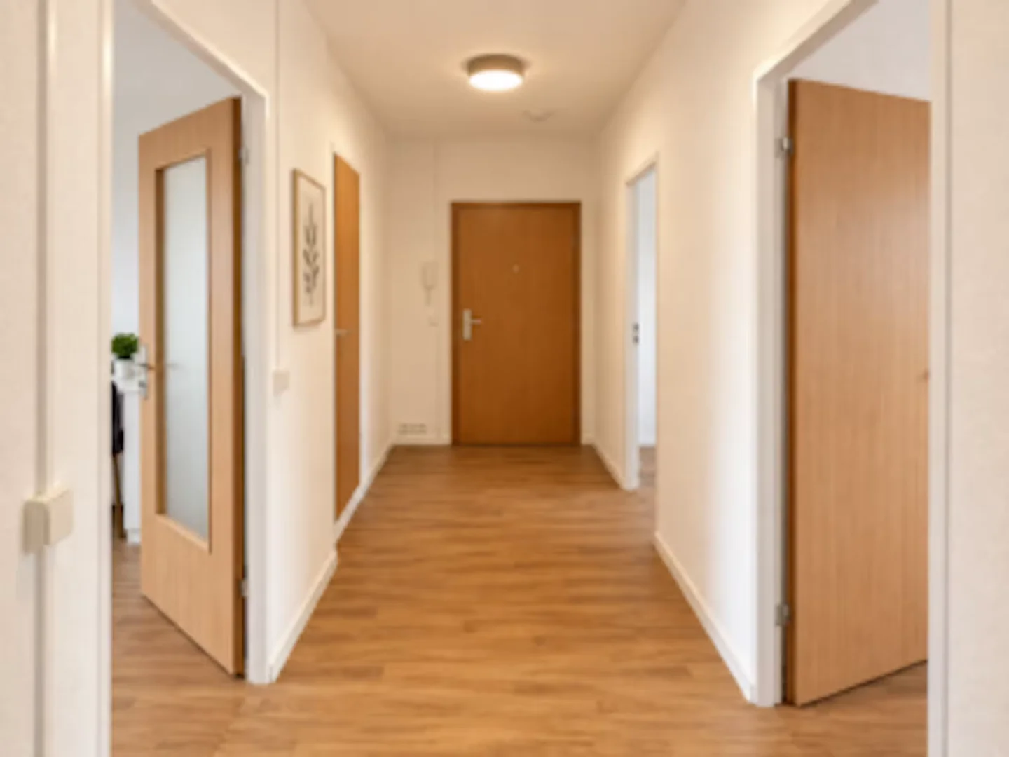 Student-friendly room in  with modern amenities