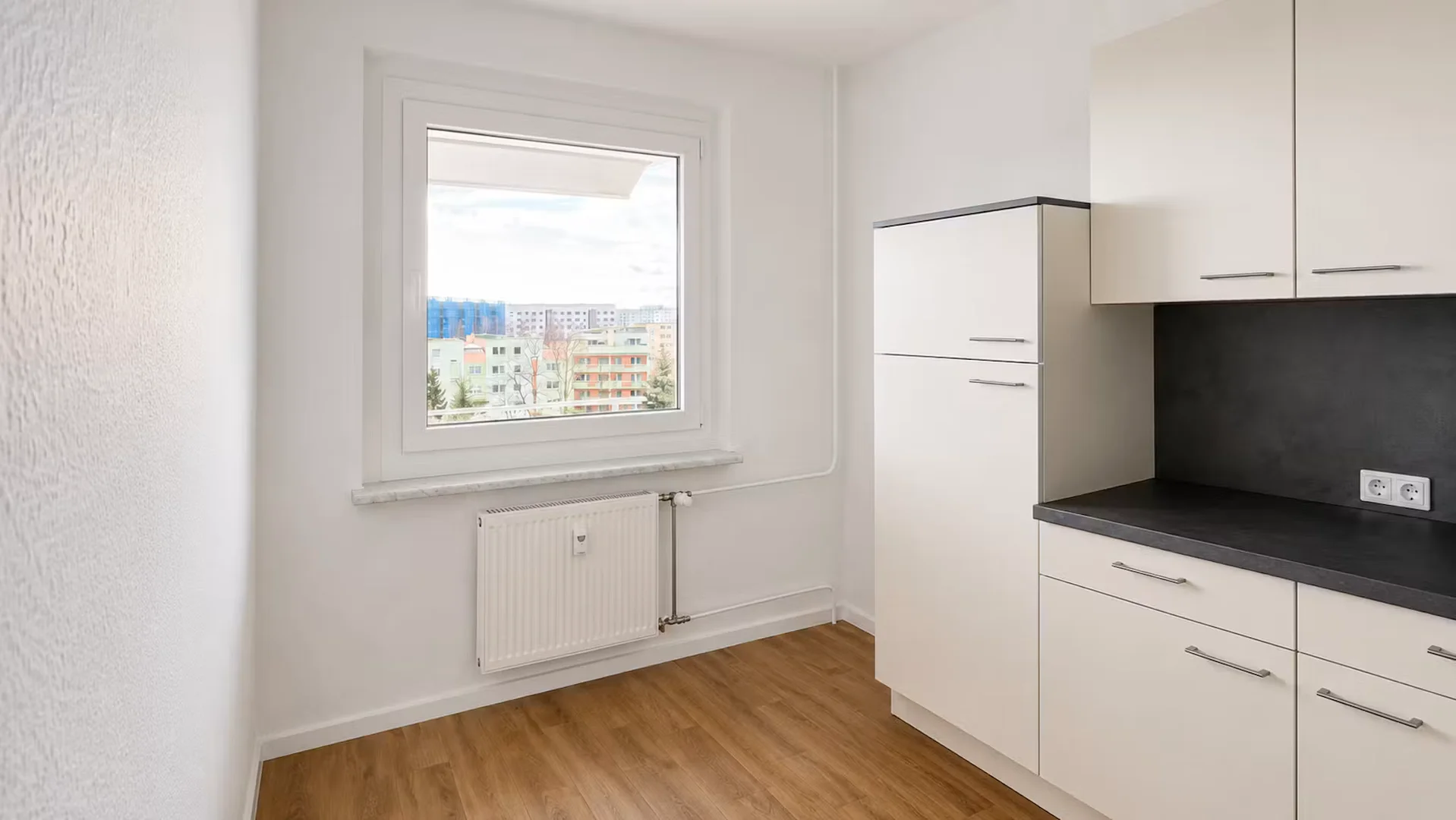 Comfortable and spacious student room in 