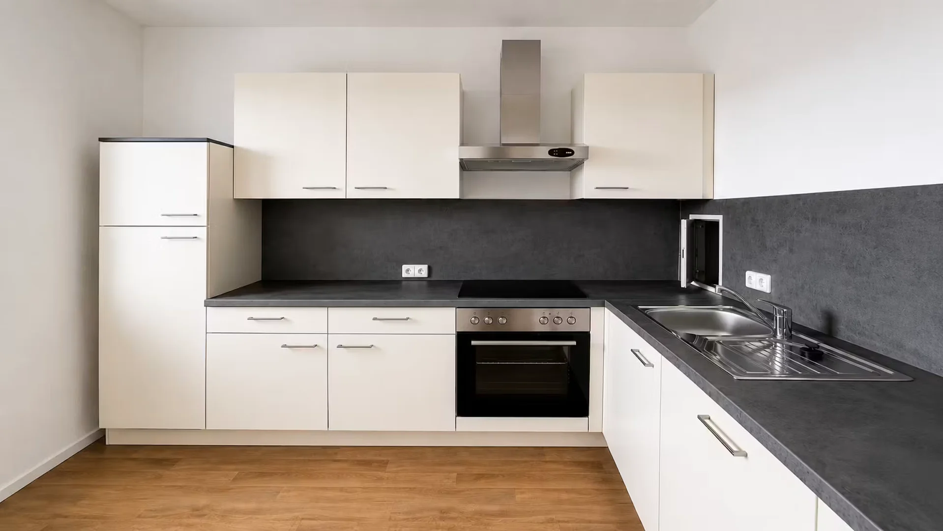 Bright and airy student room with easy university access in 