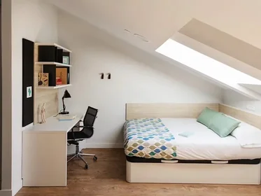 Mehrbettzimmer in der Calle de los Colegios, Junta Municipal 1, bild 1 von 10