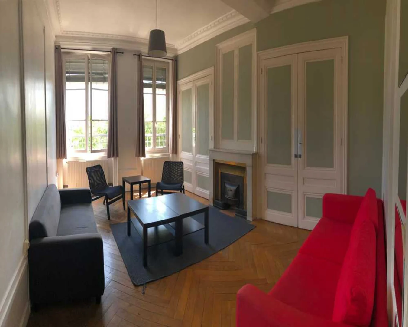 Chambre confortable pour étudiants disponible dans 