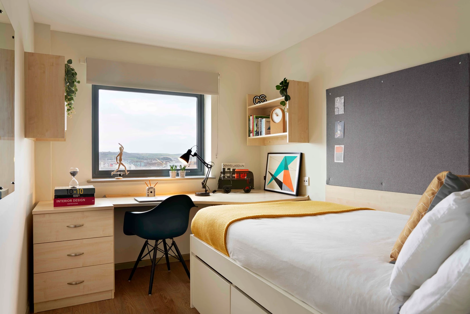 Budget-friendly student room close to campus in 