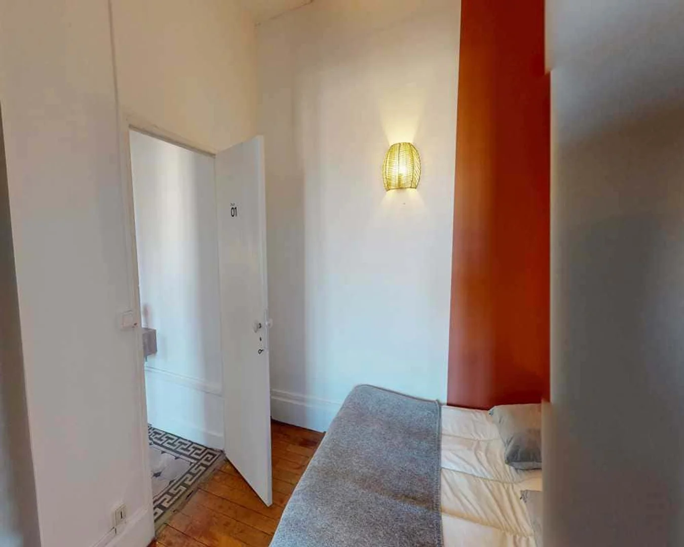 Habitación asequible para estudiantes con buena iluminación en 