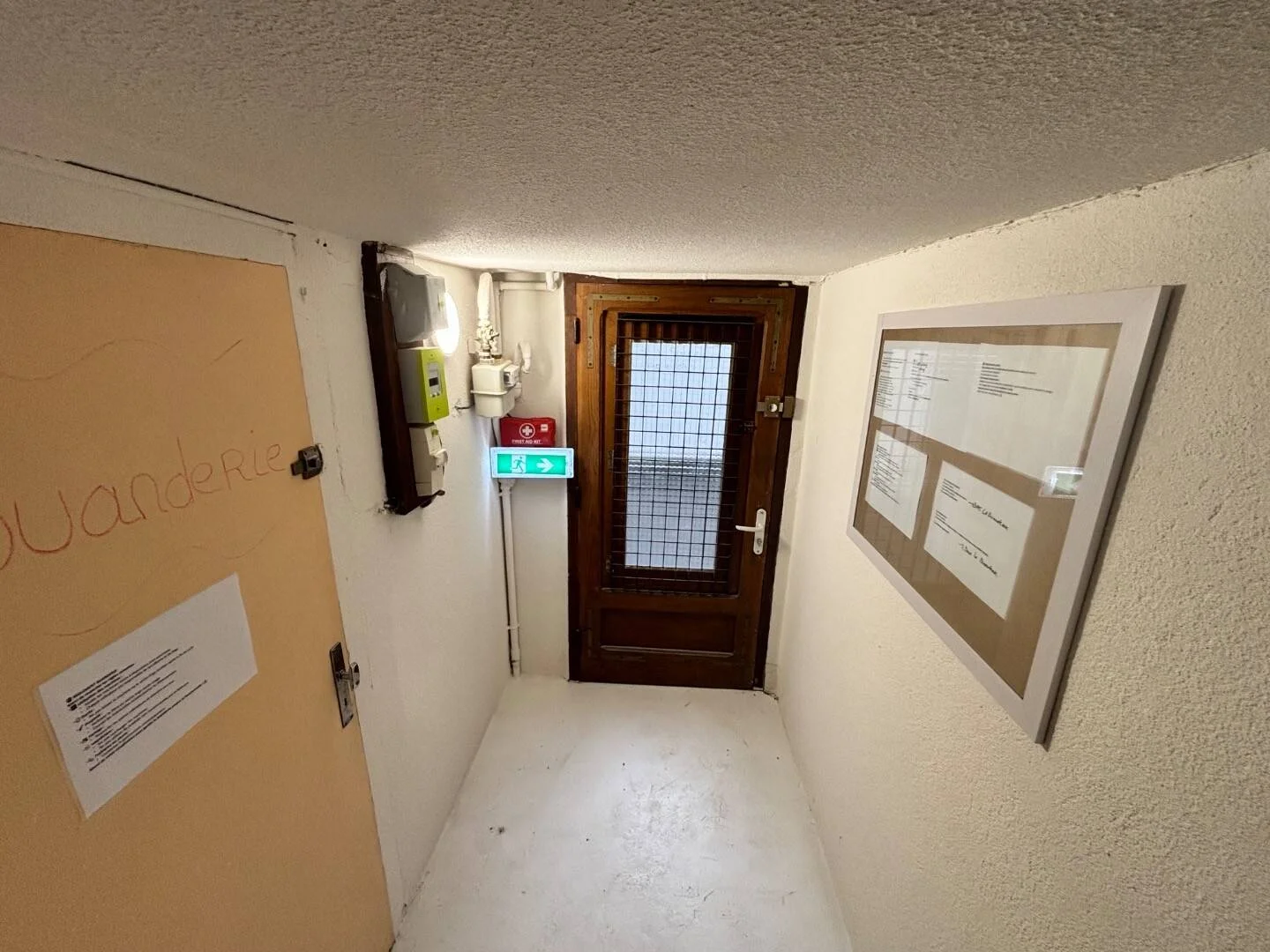 Chambre confortable pour étudiants disponible dans 