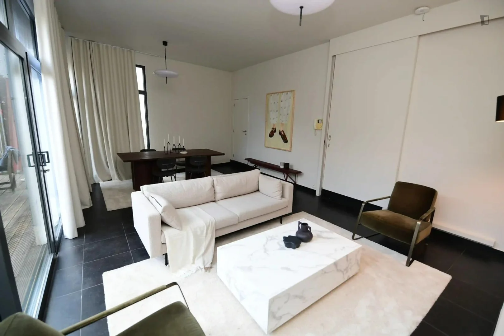 Zimmer in Studentenwohnung in zu vermieten, voll möbliert