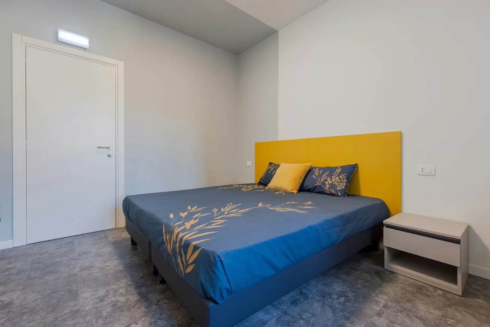Bright and airy student room with easy university access in 