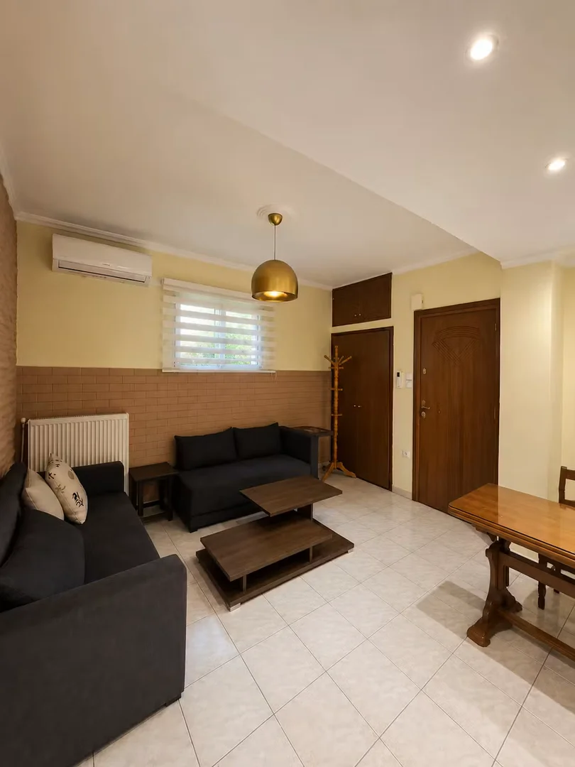 Habitación estudiantil luminosa y aireada con fácil acceso a la universidad en 