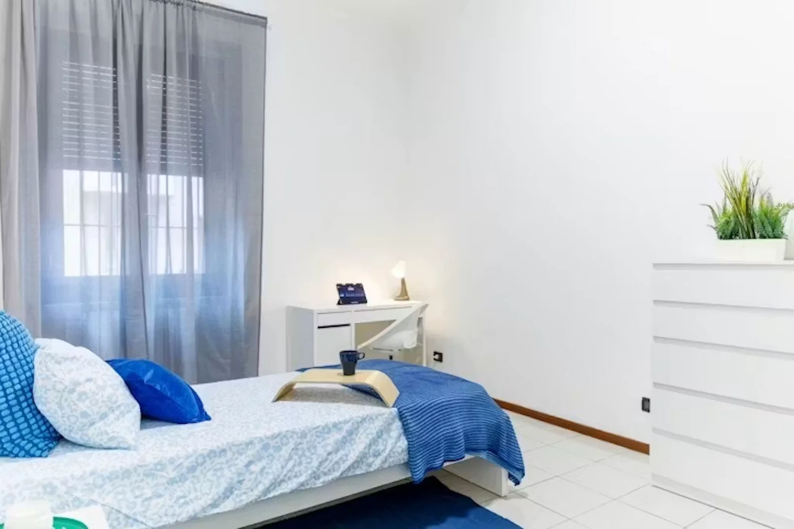 Habitación en apartamento estudiantil en alquiler en , completamente amueblado