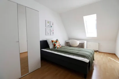 Chambre privée à Thälmannstraße, Krämpfervorstadt, image 1 de 10