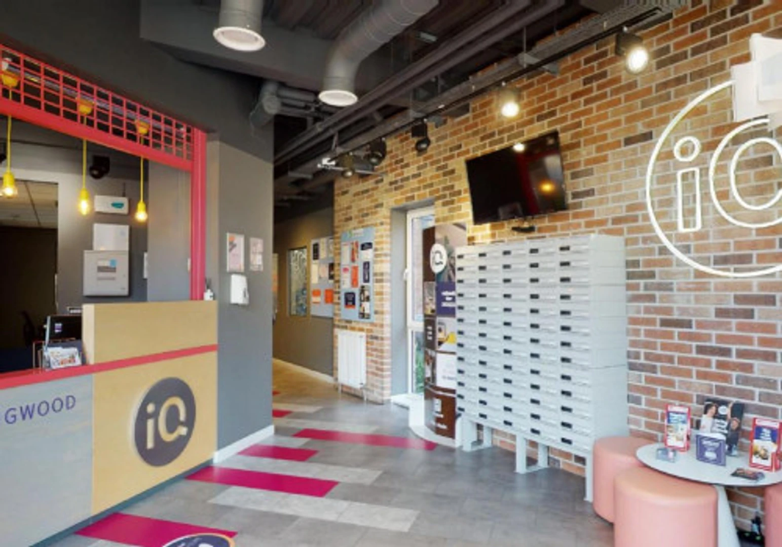 Stanza per studenti luminosa e ariosa con facile accesso all'università a 