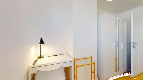 Chambre privée à 96 Rue de Chaussas, 31200 Toulouse, France, image 6 de 19
