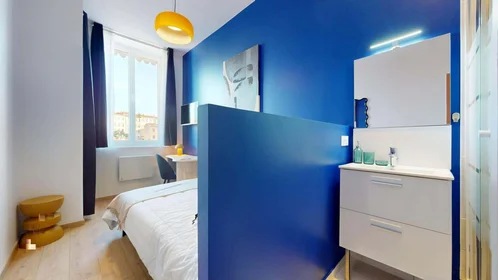 Habitación privada en 57 Rue Eugène Pons, 69004 Lyon, France, imagen 3 de 16