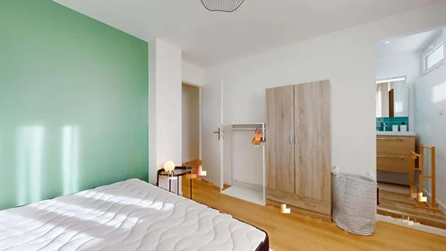 Private room at 96 Rue de Chaussas, 31200 Toulouse, France, image 4 of 20