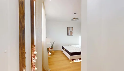 Private room at 96 Rue de Chaussas, 31200 Toulouse, France, image 6 of 20