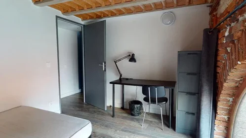 Habitación privada en Rue Gambetta, Saint-Roch-Valbenoite-Badouillère, imagen 2 de 10