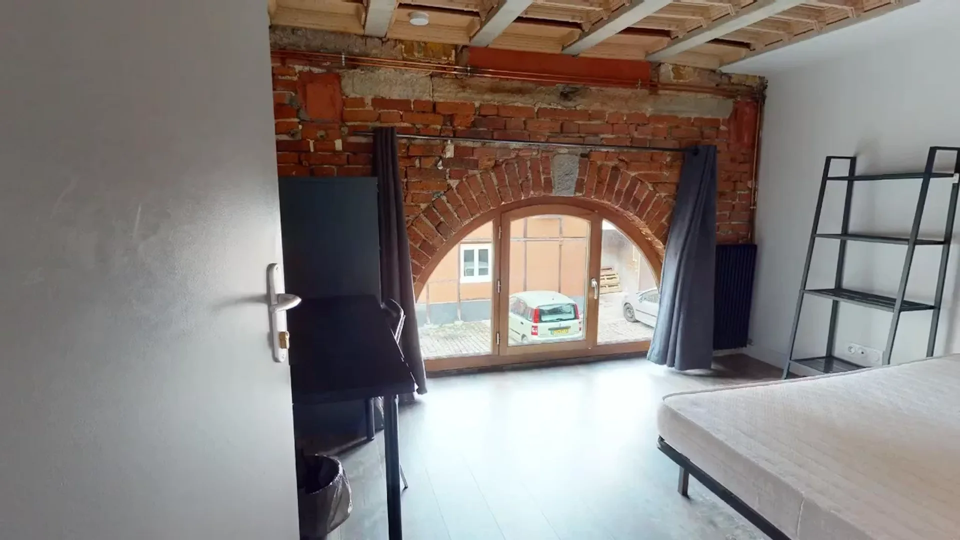 Chambre confortable pour étudiants disponible dans