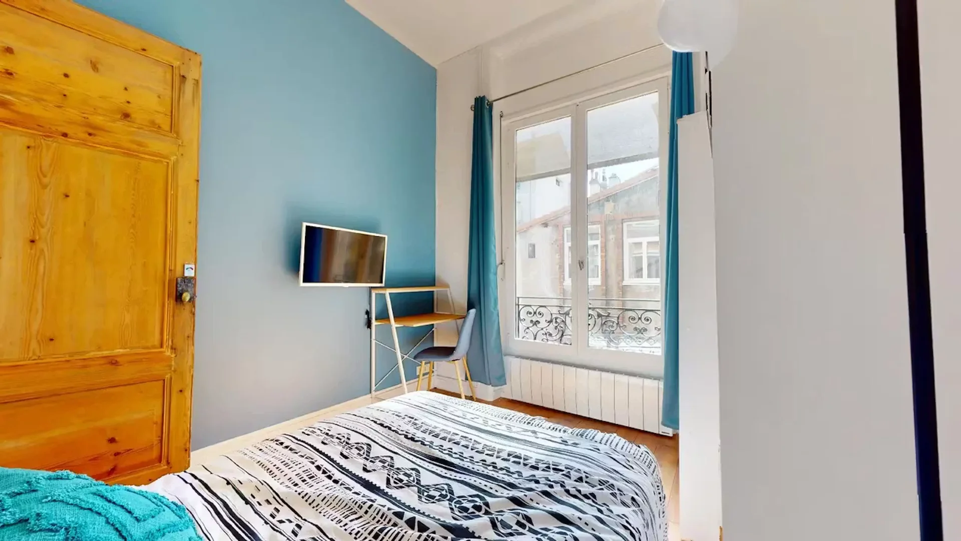 Habitación estudiantil amplia y cómoda en 