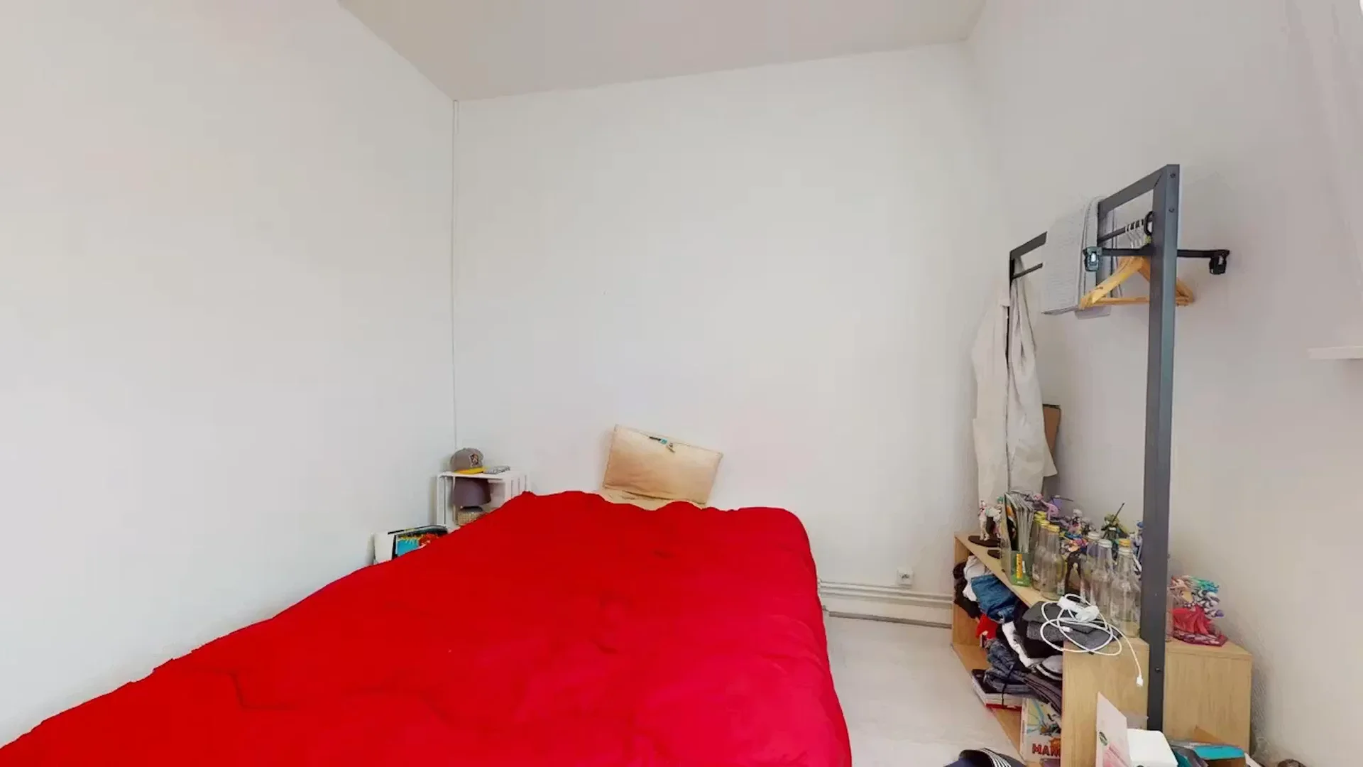 'da üniversiteye kolay erişime sahip aydınlık ve havadar öğrenci odası