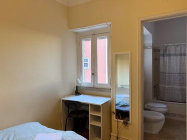 Privatzimmer in der Avenida de Roma, Lisbon, bild 2 von 9